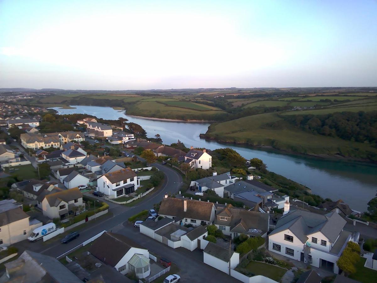 Sea & Coastal Views From Lrg Sun Terrace G Bay Overlooks Fistral Desirable Location Sleeps & Dines 6 Which Includes Sofabed 2 Bathrooms Al Fresco Dining Smart Tv Private Parking 2 Cars Sat-sat Only April-nov Plea Apartment *