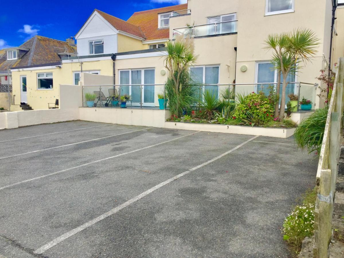 Apartment Sea & Coastal Views From Lrg Sun Terrace G Bay Overlooks Fistral Desirable Location Sleeps & Dines 6 Which Includes Sofabed 2 Bathrooms Al Fresco Dining Smart Tv Private Parking 2 Cars Sat-sat Only April-nov Plea