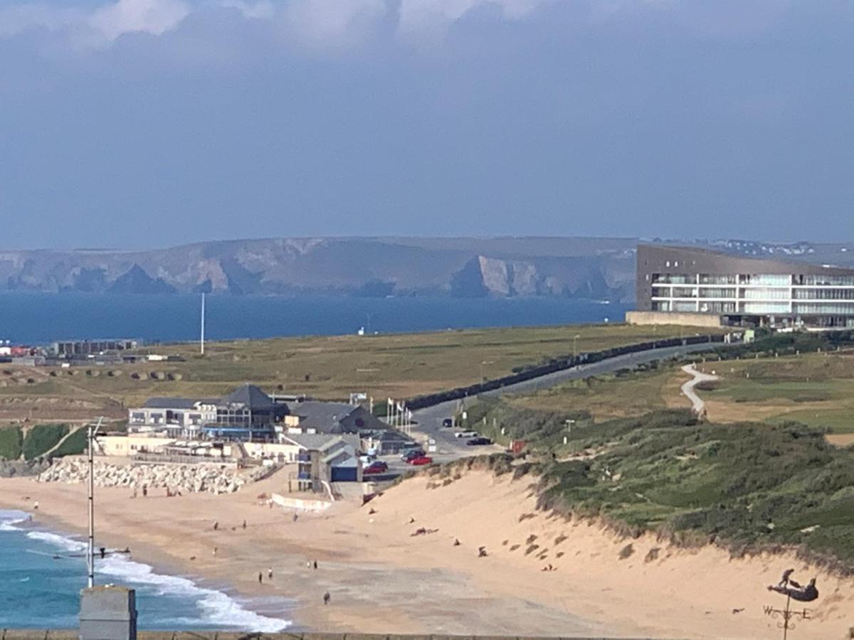 Sea & Coastal Views From Lrg Sun Terrace G Bay Overlooks Fistral Desirable Location Sleeps & Dines 6 Which Includes Sofabed 2 Bathrooms Al Fresco Dining Smart Tv Private Parking 2 Cars Sat-sat Only April-nov Plea Newquay (Cornwall)