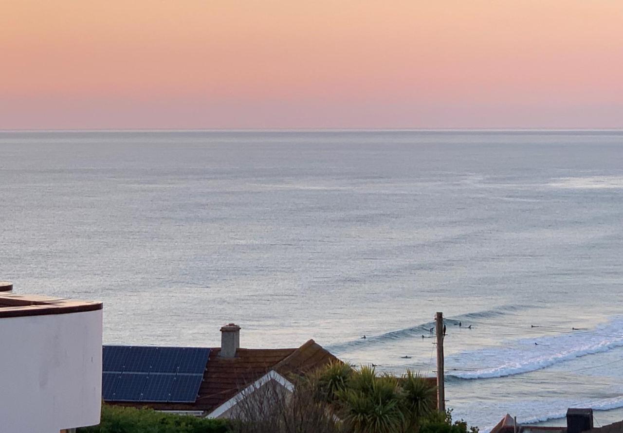 Sea & Coastal Views From Lrg Sun Terrace G Bay Overlooks Fistral Desirable Location Sleeps & Dines 6 Which Includes Sofabed 2 Bathrooms Al Fresco Dining Smart Tv Private Parking 2 Cars Sat-sat Only April-nov Plea *