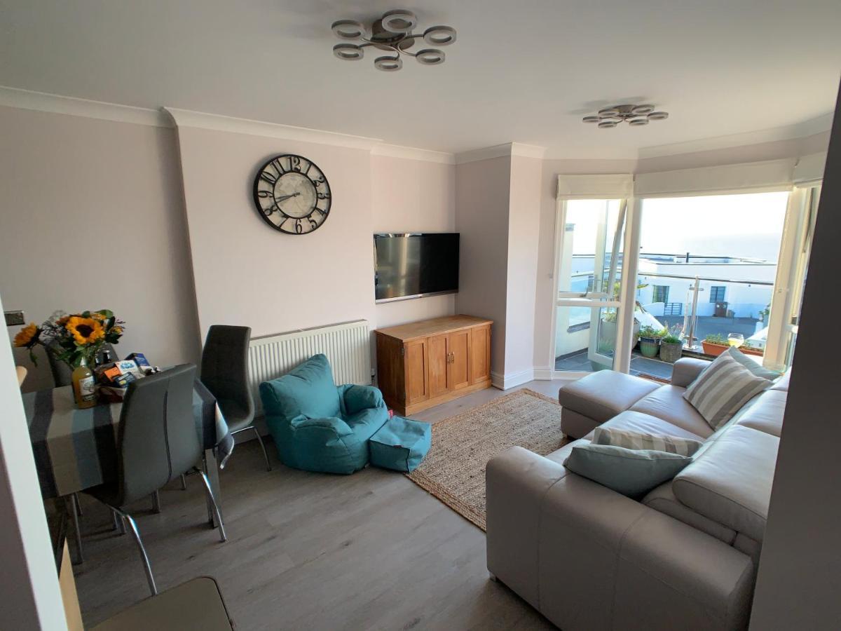 Sea & Coastal Views From Lrg Sun Terrace G Bay Overlooks Fistral Desirable Location Sleeps & Dines 6 Which Includes Sofabed 2 Bathrooms Al Fresco Dining Smart Tv Private Parking 2 Cars Sat-sat Only April-nov Plea