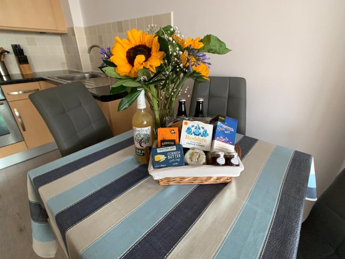 Apartment Sea & Coastal Views From Lrg Sun Terrace G Bay Overlooks Fistral Desirable Location Sleeps & Dines 6 Which Includes Sofabed 2 Bathrooms Al Fresco Dining Smart Tv Private Parking 2 Cars Sat-sat Only April-nov Plea *