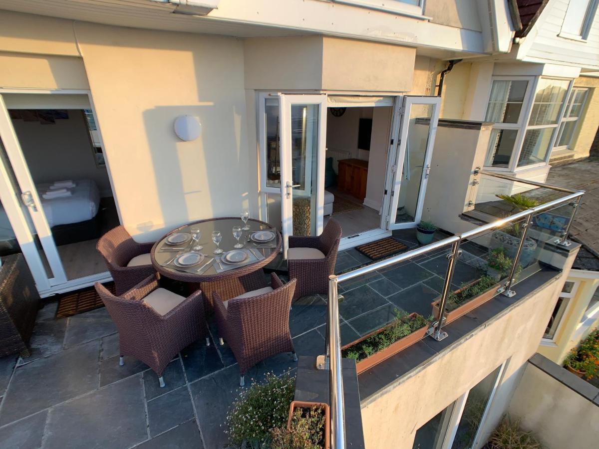 Sea & Coastal Views From Lrg Sun Terrace G Bay Overlooks Fistral Desirable Location Sleeps & Dines 6 Which Includes Sofabed 2 Bathrooms Al Fresco Dining Smart Tv Private Parking 2 Cars Sat-sat Only April-nov Plea *