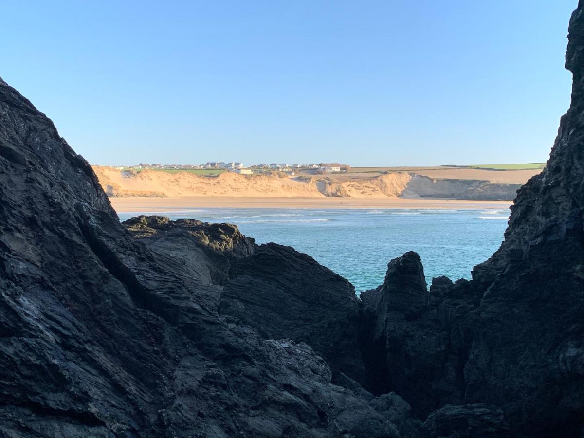 Apartment Sea & Coastal Views From Lrg Sun Terrace G Bay Overlooks Fistral Desirable Location Sleeps & Dines 6 Which Includes Sofabed 2 Bathrooms Al Fresco Dining Smart Tv Private Parking 2 Cars Sat-sat Only April-nov Plea
