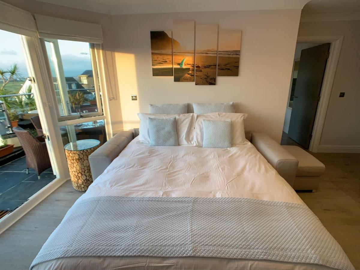 Sea & Coastal Views From Lrg Sun Terrace G Bay Overlooks Fistral Desirable Location Sleeps & Dines 6 Which Includes Sofabed 2 Bathrooms Al Fresco Dining Smart Tv Private Parking 2 Cars Sat-sat Only April-nov Plea Apartment *