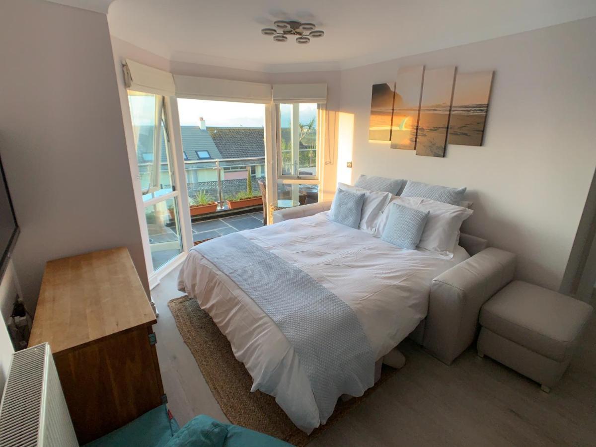 Sea & Coastal Views From Lrg Sun Terrace G Bay Overlooks Fistral Desirable Location Sleeps & Dines 6 Which Includes Sofabed 2 Bathrooms Al Fresco Dining Smart Tv Private Parking 2 Cars Sat-sat Only April-nov Plea