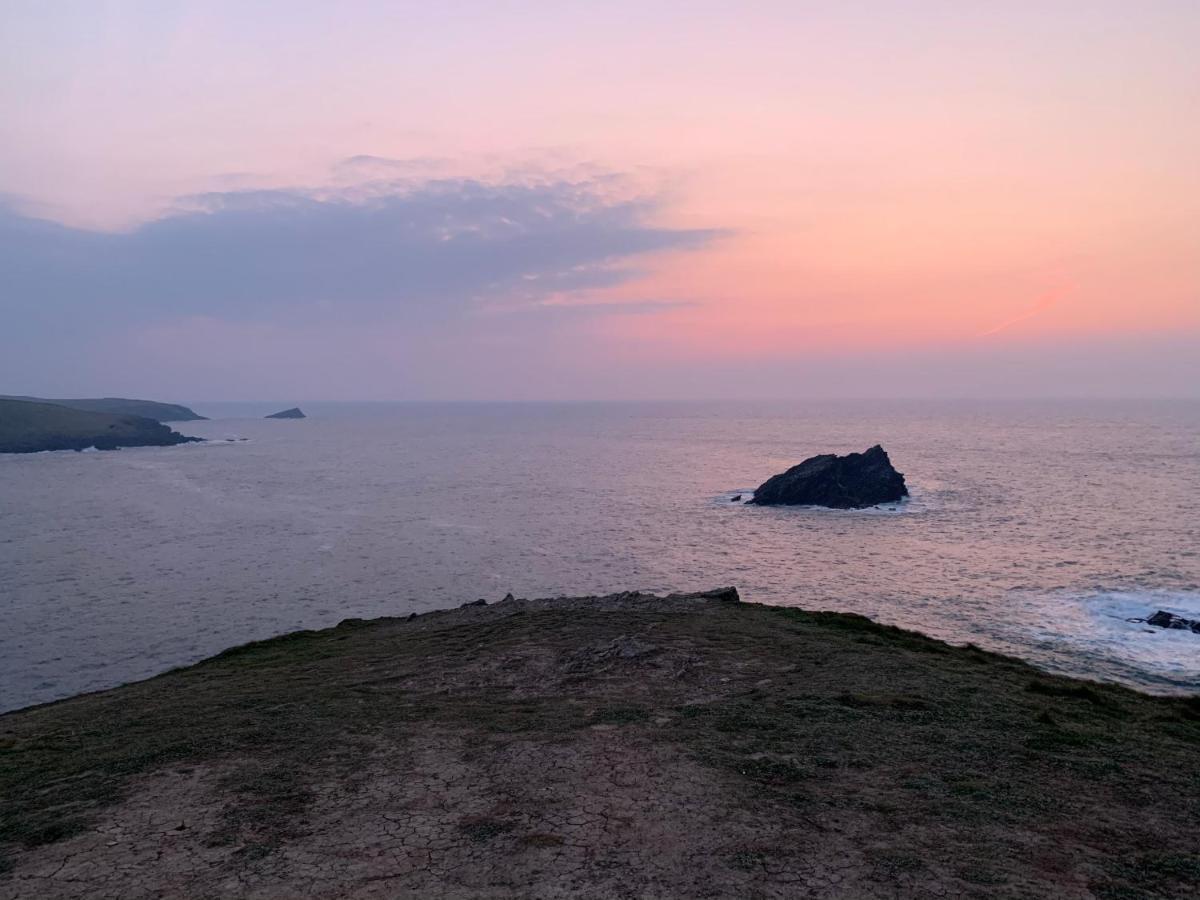 Sea & Coastal Views From Lrg Sun Terrace G Bay Overlooks Fistral Desirable Location Sleeps & Dines 6 Which Includes Sofabed 2 Bathrooms Al Fresco Dining Smart Tv Private Parking 2 Cars Sat-sat Only April-nov Plea * Newquay (Cornwall)