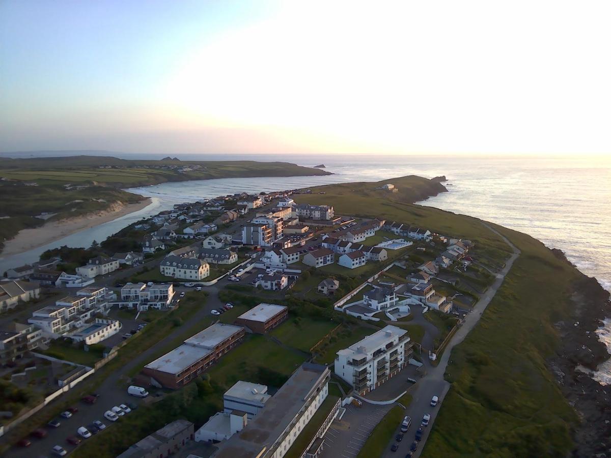 Sea & Coastal Views From Lrg Sun Terrace G Bay Overlooks Fistral Desirable Location Sleeps & Dines 6 Which Includes Sofabed 2 Bathrooms Al Fresco Dining Smart Tv Private Parking 2 Cars Sat-sat Only April-nov Plea Apartment