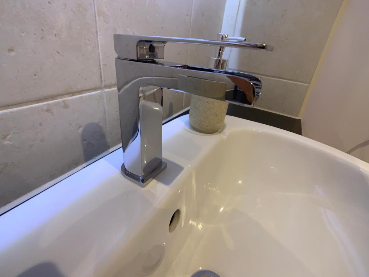 Sea & Coastal Views From Lrg Sun Terrace G Bay Overlooks Fistral Desirable Location Sleeps & Dines 6 Which Includes Sofabed 2 Bathrooms Al Fresco Dining Smart Tv Private Parking 2 Cars Sat-sat Only April-nov Plea Apartment