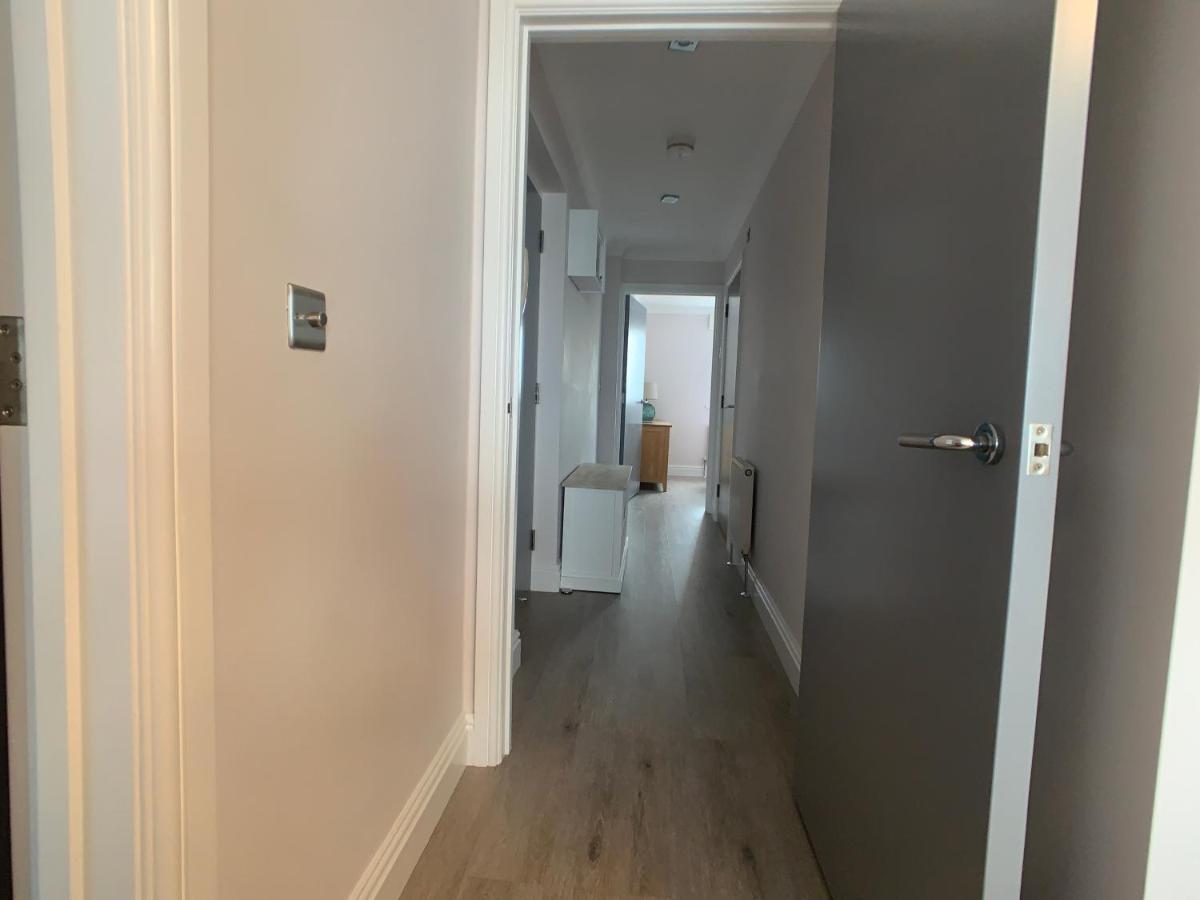 Apartment Sea & Coastal Views From Lrg Sun Terrace G Bay Overlooks Fistral Desirable Location Sleeps & Dines 6 Which Includes Sofabed 2 Bathrooms Al Fresco Dining Smart Tv Private Parking 2 Cars Sat-sat Only April-nov Plea *
