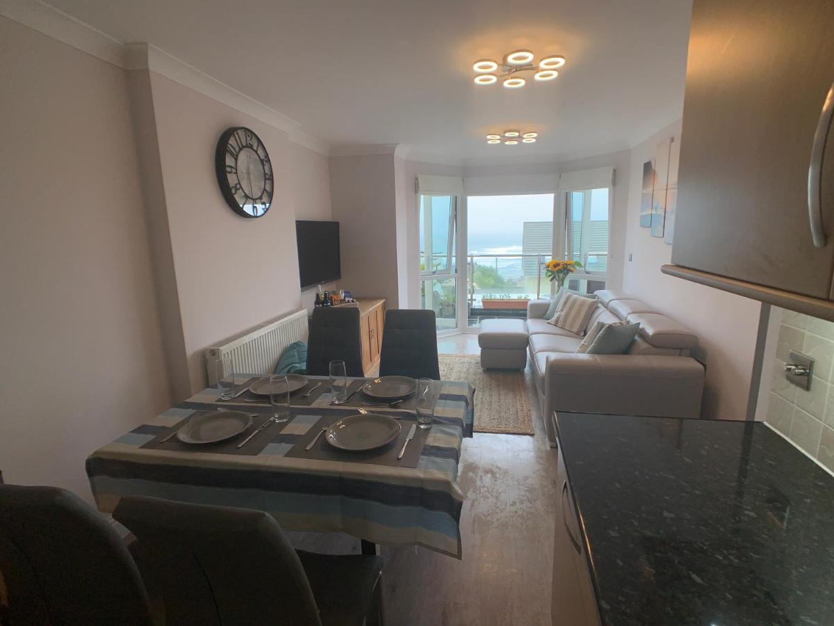 Sea & Coastal Views From Lrg Sun Terrace G Bay Overlooks Fistral Desirable Location Sleeps & Dines 6 Which Includes Sofabed 2 Bathrooms Al Fresco Dining Smart Tv Private Parking 2 Cars Sat-sat Only April-nov Plea *