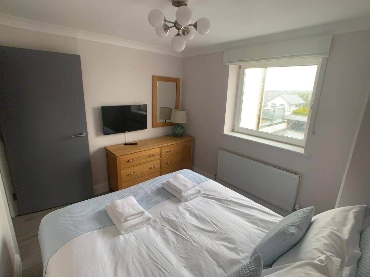 Sea & Coastal Views From Lrg Sun Terrace G Bay Overlooks Fistral Desirable Location Sleeps & Dines 6 Which Includes Sofabed 2 Bathrooms Al Fresco Dining Smart Tv Private Parking 2 Cars Sat-sat Only April-nov Plea Newquay (Cornwall)