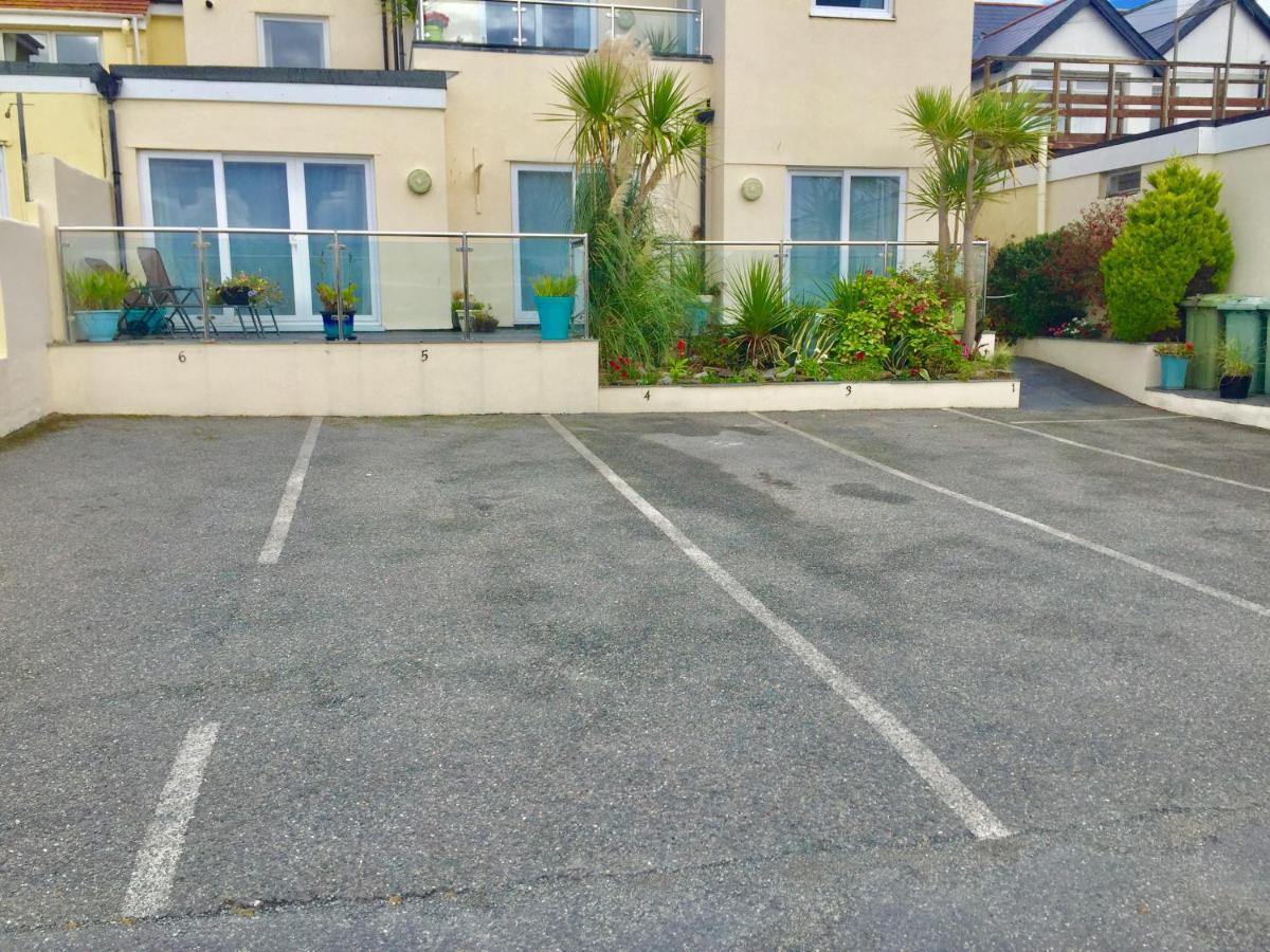 Apartment Sea & Coastal Views From Lrg Sun Terrace G Bay Overlooks Fistral Desirable Location Sleeps & Dines 6 Which Includes Sofabed 2 Bathrooms Al Fresco Dining Smart Tv Private Parking 2 Cars Sat-sat Only April-nov Plea *
