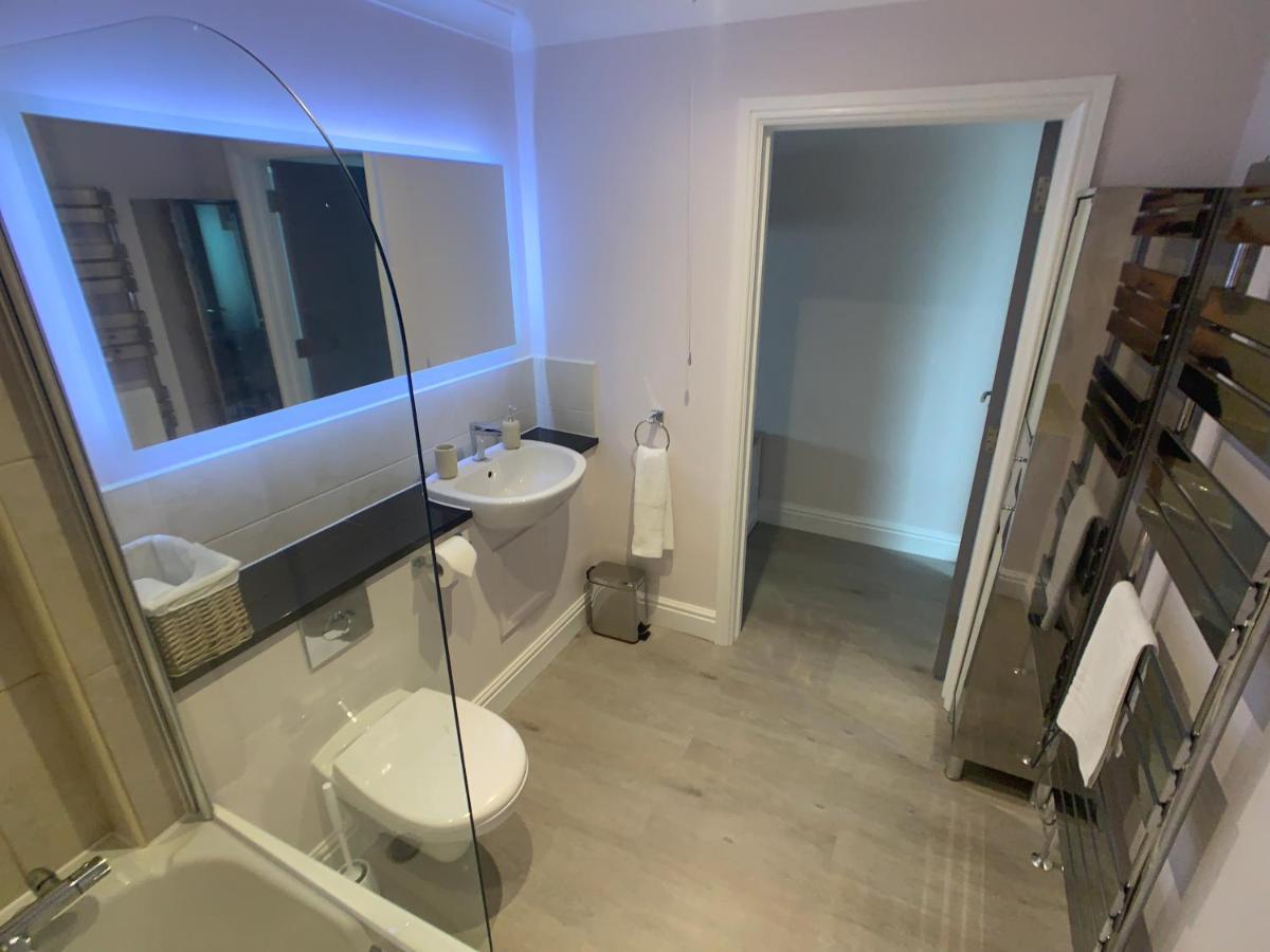 Apartment Sea & Coastal Views From Lrg Sun Terrace G Bay Overlooks Fistral Desirable Location Sleeps & Dines 6 Which Includes Sofabed 2 Bathrooms Al Fresco Dining Smart Tv Private Parking 2 Cars Sat-sat Only April-nov Plea *