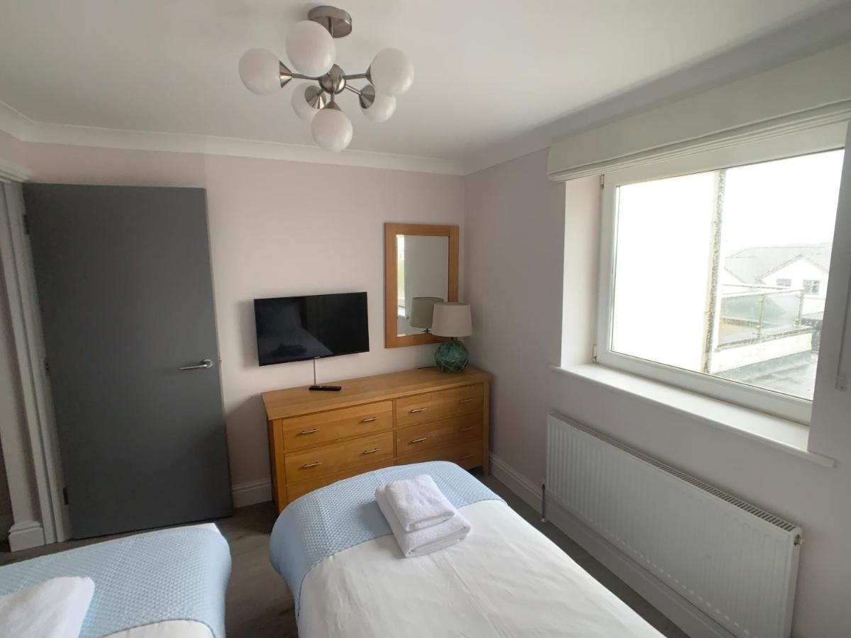 Sea & Coastal Views From Lrg Sun Terrace G Bay Overlooks Fistral Desirable Location Sleeps & Dines 6 Which Includes Sofabed 2 Bathrooms Al Fresco Dining Smart Tv Private Parking 2 Cars Sat-sat Only April-nov Plea