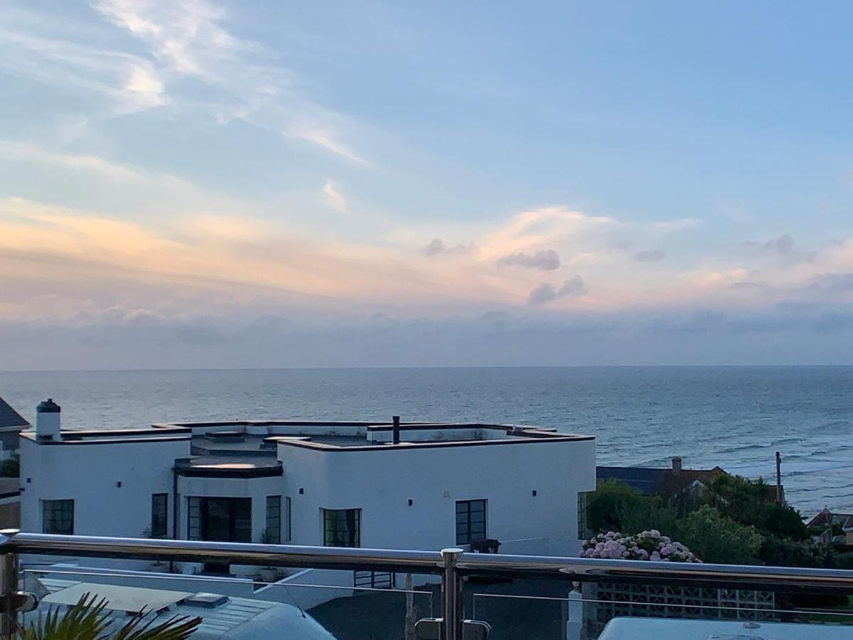 Apartment Sea & Coastal Views From Lrg Sun Terrace G Bay Overlooks Fistral Desirable Location Sleeps & Dines 6 Which Includes Sofabed 2 Bathrooms Al Fresco Dining Smart Tv Private Parking 2 Cars Sat-sat Only April-nov Plea *